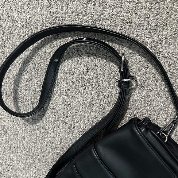 Matt & Nat Bag - Ito Crossbody Purse - Loom Collection - Black - Picture 15 of 16